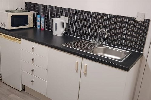 Photo 14 - Lovely 3-bed Apartment in Parkgate Rotherham