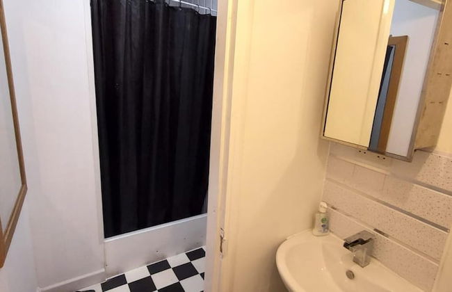 Lovely 3-bed Apartment in Parkgate Rotherham - Foto 18