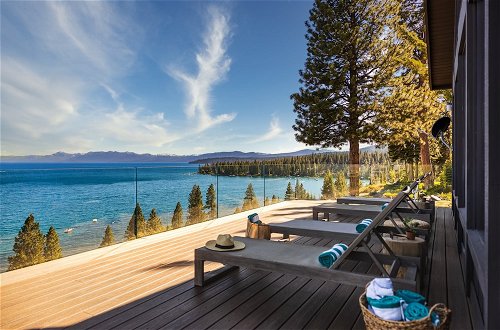 Foto 28 - Lakeview by Avantstay Private Waterfront Cabin on Lake Tahoe w/ Hot Tub & Views