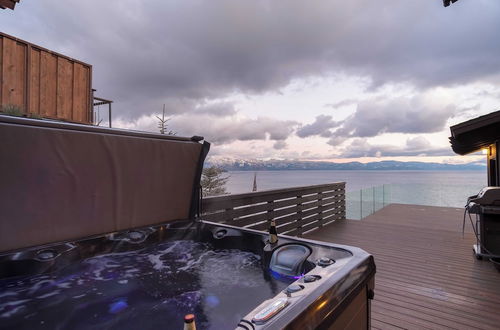 Photo 14 - Lakeview by Avantstay Private Waterfront Cabin on Lake Tahoe w/ Hot Tub & Views