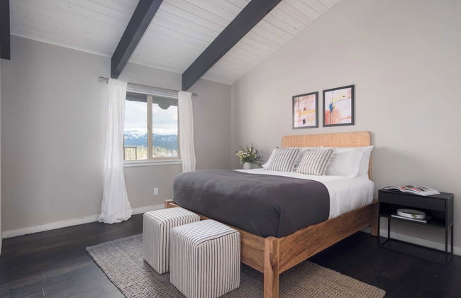 Lakeview by Avantstay Private Waterfront Cabin on Lake Tahoe w/ Hot Tub & Views - Foto 13