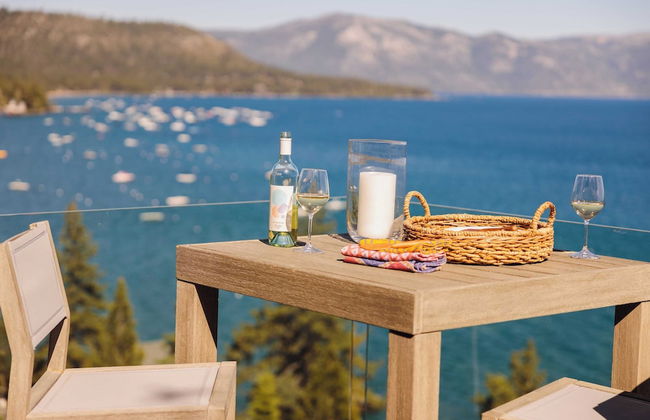 Lakeview by Avantstay Private Waterfront Cabin on Lake Tahoe w/ Hot Tub & Views - Foto 22