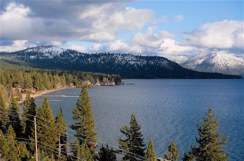 Foto 15 - Lakeview by Avantstay Private Waterfront Cabin on Lake Tahoe w/ Hot Tub & Views