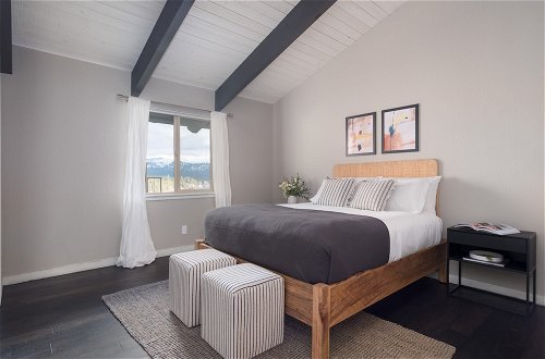 Photo 36 - Lakeview by Avantstay Private Waterfront Cabin on Lake Tahoe w/ Hot Tub & Views