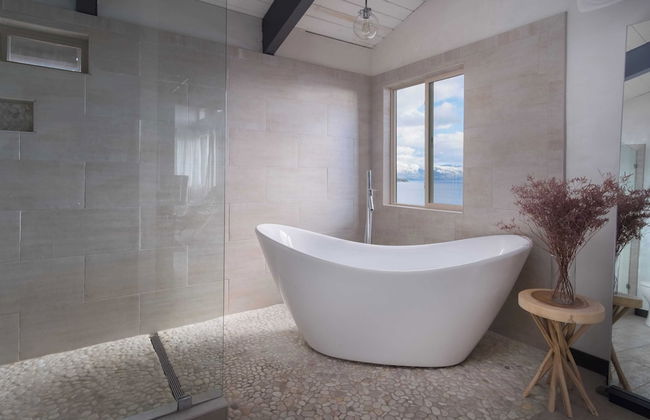 Lakeview by Avantstay Private Waterfront Cabin on Lake Tahoe w/ Hot Tub & Views - Foto 33