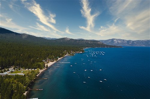 Photo 6 - Lakeview by Avantstay Private Waterfront Cabin on Lake Tahoe w/ Hot Tub & Views
