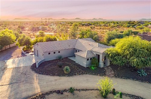 Photo 14 - Ironwood by Avantstay Secluded Ranch Home w/ Pool & Private Horse Stables