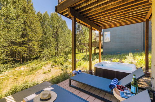 Photo 9 - Little Red by Avantstay Peaceful Serene Cabin W/hot Tub & Pine Tree Views