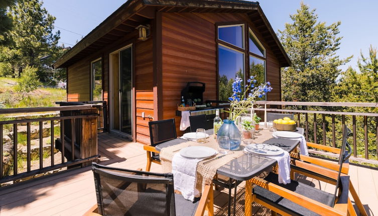 Photo 1 - Little Red by Avantstay Peaceful Serene Cabin W/hot Tub & Pine Tree Views