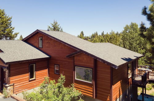 Photo 18 - Little Red by Avantstay Peaceful Serene Cabin W/hot Tub & Pine Tree Views