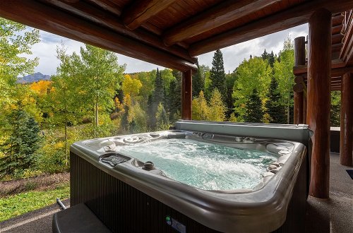 Photo 10 - Townhome on the Creek 135 by Avantstay Ski In/ Ski Out Home w/ Hot Tub