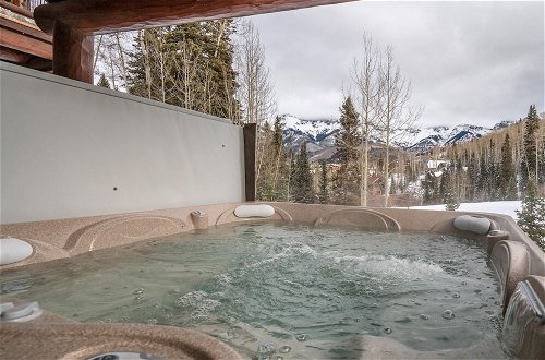 Photo 8 - Villas At Tristant 137 by Avantstay Ski In/ Ski Out Home w/ Panoramic Views & Hot Tub
