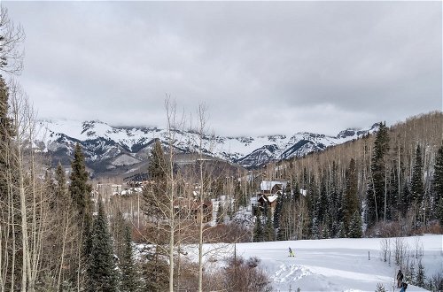 Photo 10 - Villas At Tristant 137 by Avantstay Ski In/ Ski Out Home w/ Panoramic Views & Hot Tub