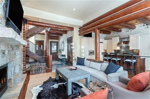 Photo 12 - Villas At Tristant 137 by Avantstay Ski In/ Ski Out Home w/ Panoramic Views & Hot Tub