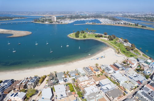 Photo 29 - Mission Point 1 by Avantstay San Diego Beach House w/ Huge Patio & Fire Pit Walk to Beach