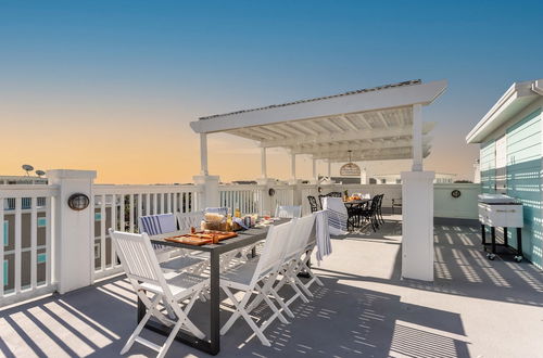 Photo 31 - Sea Shell by Avantstay Breezy Beachside Getaway w/ Rooftop Deck & 6 BRs