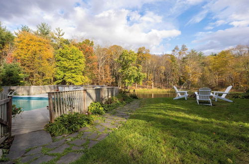 Photo 15 - Cortland by Avantstay Charming Heritage Estate w/ Private Lake & Pool