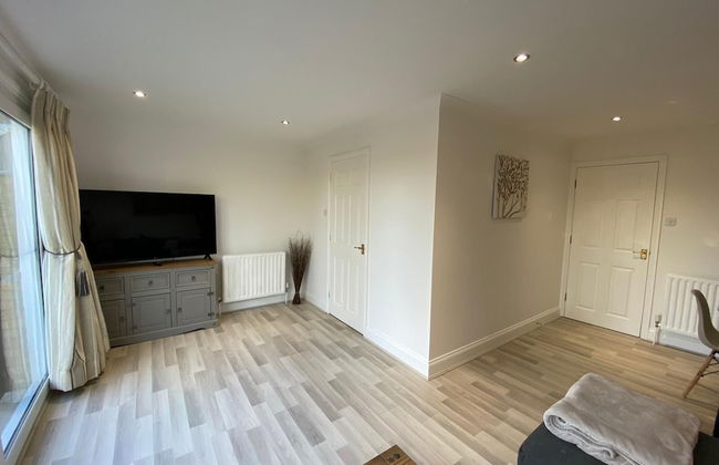 Penthouse Waterfront Apartment - St Neots - Photo 15