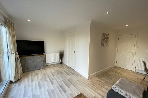 Photo 15 - Penthouse Waterfront Apartment - St Neots