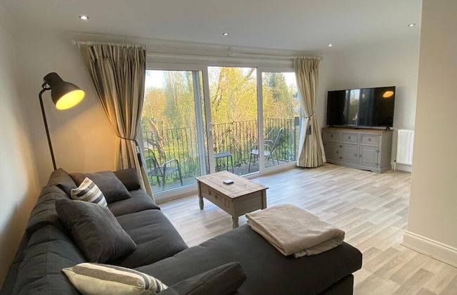 Penthouse Waterfront Apartment - St Neots - Photo 16