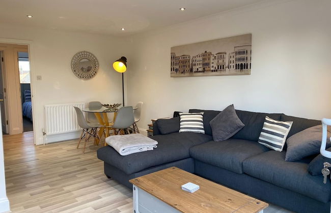 Penthouse Waterfront Apartment - St Neots - Photo 25
