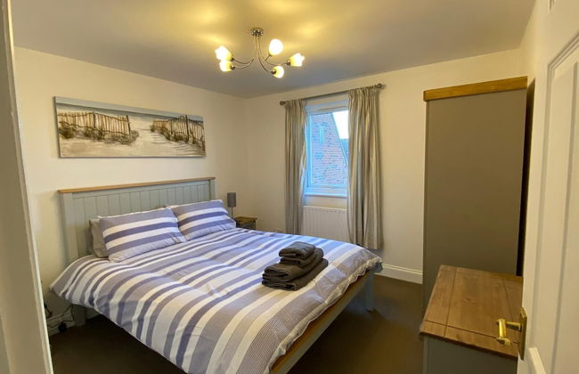 Penthouse Waterfront Apartment - St Neots - Photo 3