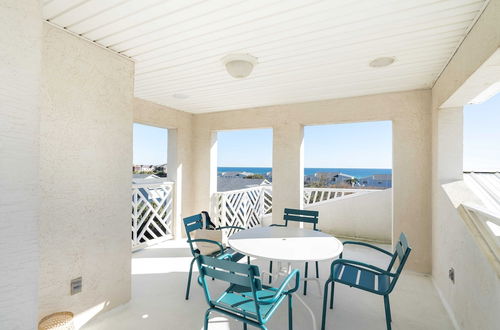 Photo 4 - Topsail by Avantstay Bright Beachside Getaway w/ Pool & Ocean Views