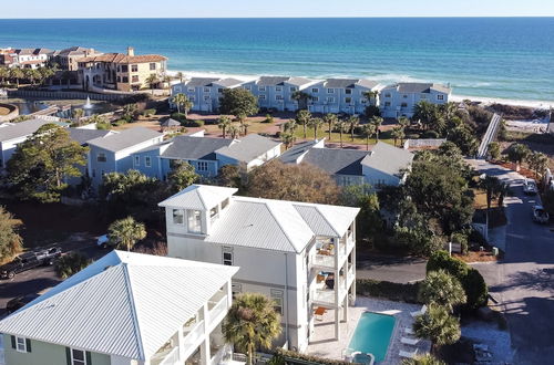 Photo 1 - Topsail by Avantstay Bright Beachside Getaway w/ Pool & Ocean Views