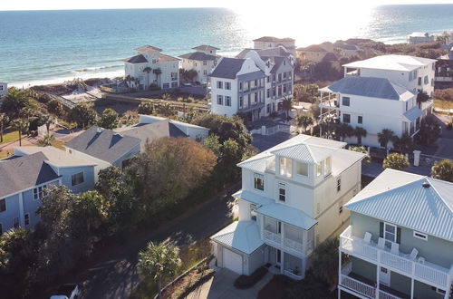 Foto 30 - Topsail by Avantstay Bright Beachside Getaway w/ Pool & Ocean Views