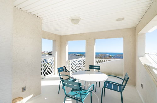 Foto 39 - Topsail by Avantstay Bright Beachside Getaway w/ Pool & Ocean Views