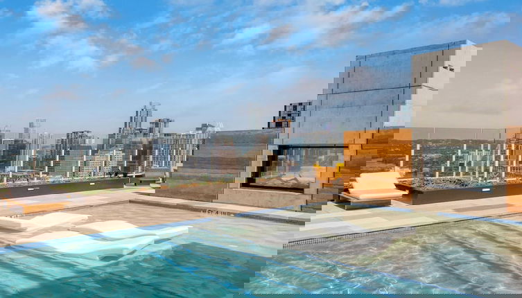 Foto 1 - New Austin High Rise Near DT Luxe Amenities, Rooftop Pool, Gym+yoga Studio