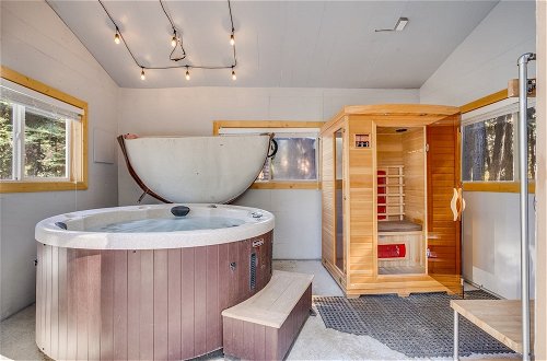 Foto 13 - Homewood by Avantstay Amazing Family Cabin w/ Hot Tub & Sauna