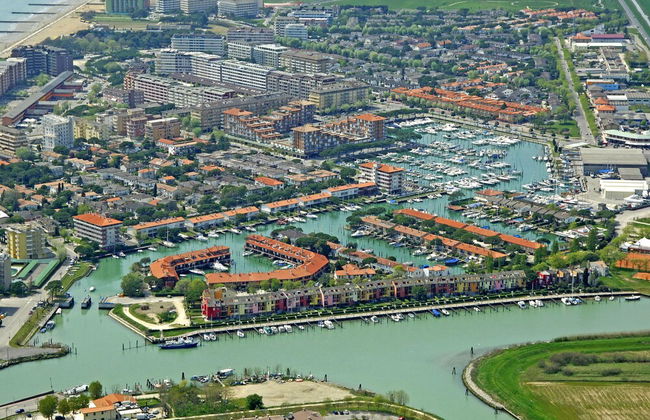 Red Flat With Shared Pool and Private Parking - Foto 17