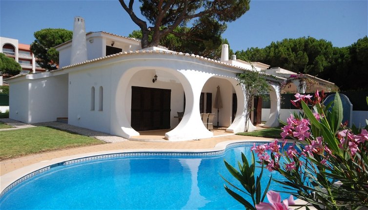 Photo 1 - Charming 3-bed Villa With Pool in Olhos de Agua