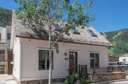 Photo 18 - Diamondtooth Cottage by Avantstay Cottage in Historic Telluride w/ Ski Access Permit #:16096