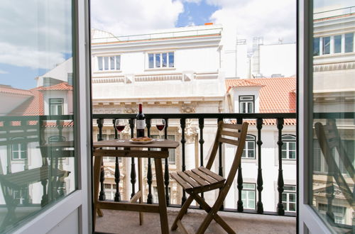 Foto 12 - ALTIDO Sunny 1-bed flat w/terrace&sea view in Baixa, 3mins to Arco da Rua Augusta