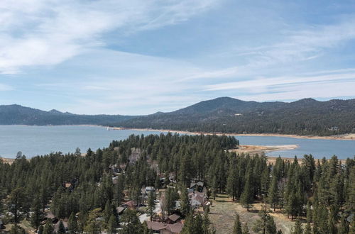 Photo 10 - Starling by Avantstay Peaceful & Modern Big Bear Lake Escape