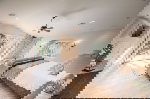 Photo 14 - De Luz by Avantstay 5 Acre Estate w/ Lake, Pool & Hot Tub