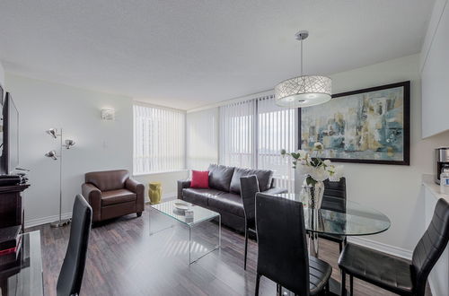 Foto 4 - City View High Floor Bay & Gerrard Pet Friendly Condo Walk to Sick Kids Hospital