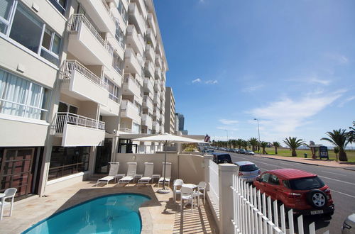 Photo 11 - Mouille Point Mountain View 2 Bedroom