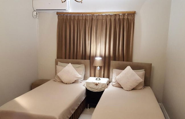 Savoy Lodge - Room - Photo 22