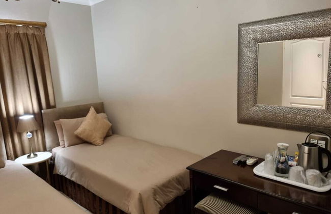 Savoy Lodge - Room - Photo 25