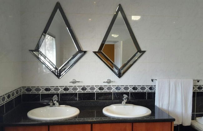 Savoy Lodge - Room - Photo 34