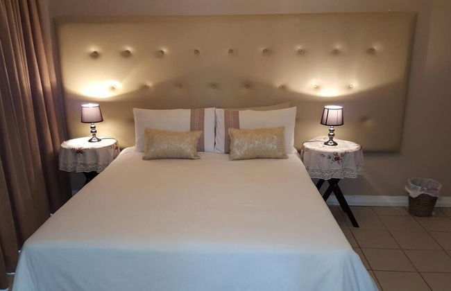 Savoy Lodge - Room - Photo 20