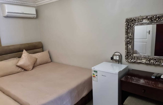 Savoy Lodge - Standard Double Room 7 - Photo 25