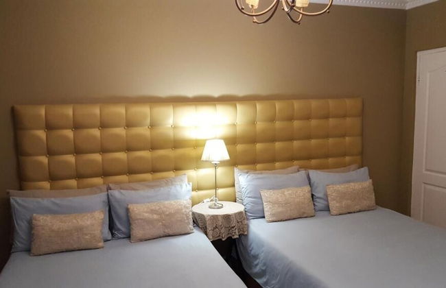 Savoy Lodge - Room - Photo 21