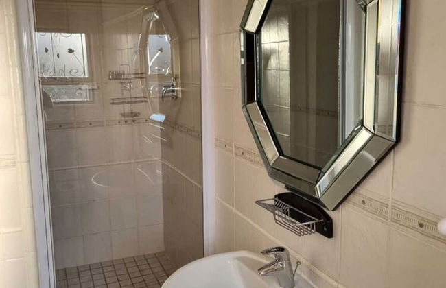 Savoy Lodge - Room - Photo 41