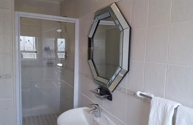 Savoy Lodge - Room - Photo 36