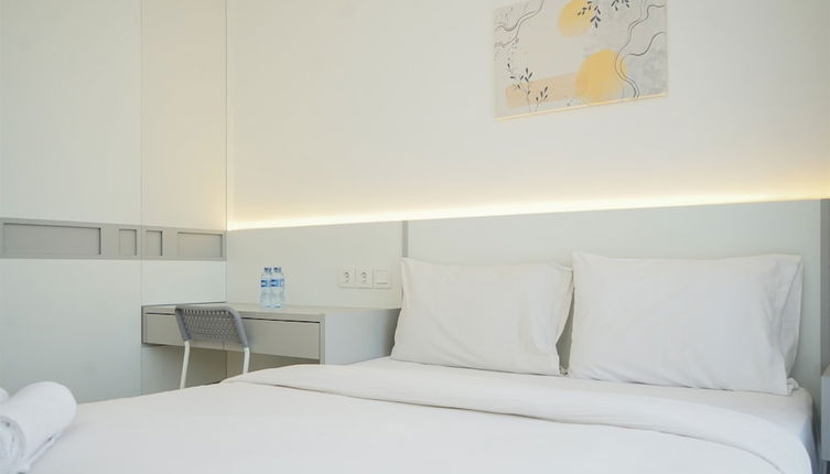 Foto 1 - Fully Furnished And Tidy Studio Sky House Bsd Apartment