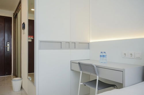 Foto 3 - Fully Furnished And Tidy Studio Sky House Bsd Apartment